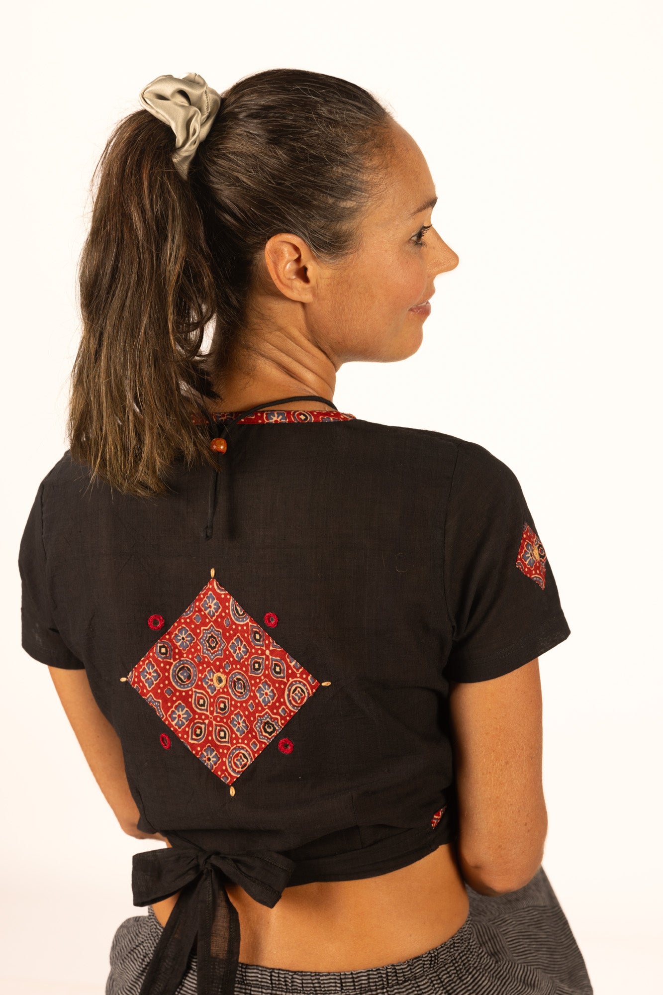 Black mudi crop top